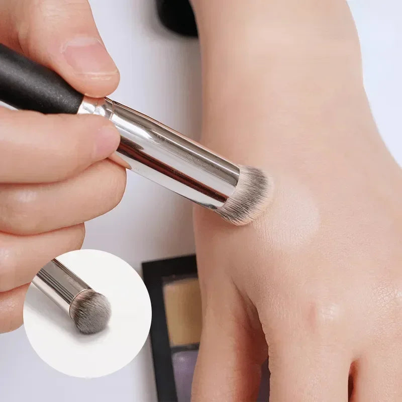 🖌️ Pinceau correcteur de fond de teint  Pinceau de maquillage du visage